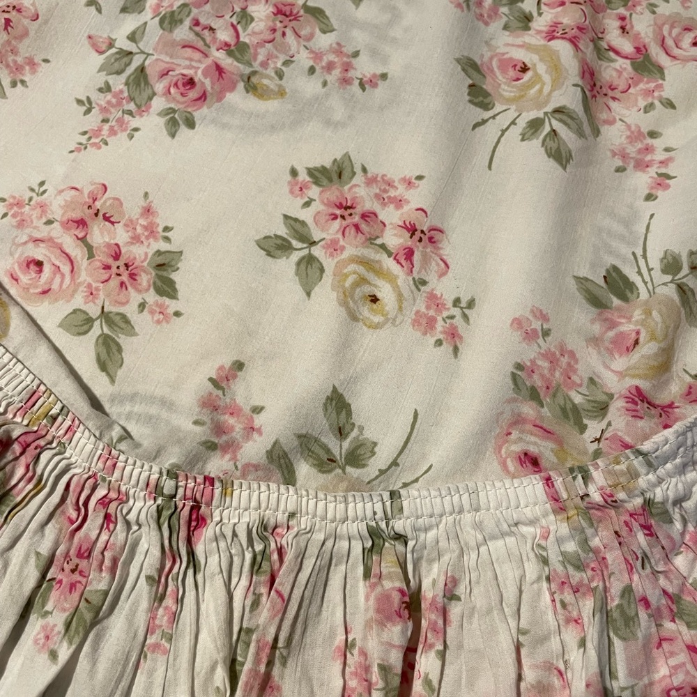 Vintage 100% cotton white rose floral simple shabby chic with beautiful ruffles